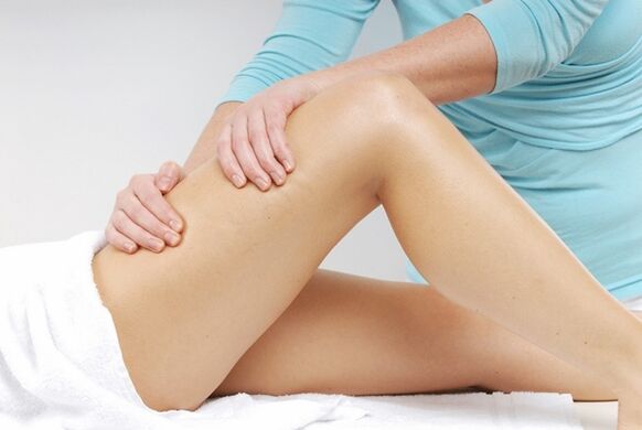 Effectuer des massages pour les varices des membres inférieurs.